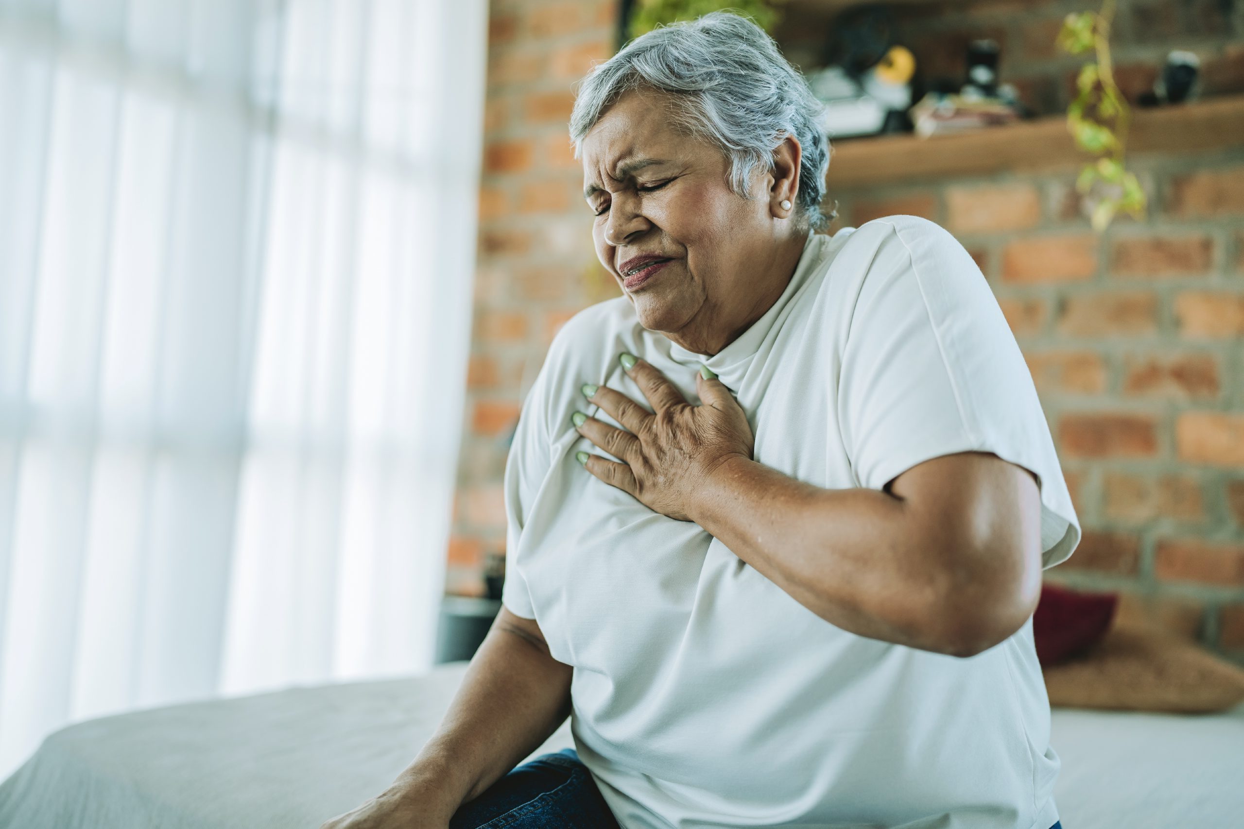 Mujer presenta síntomas de infarto