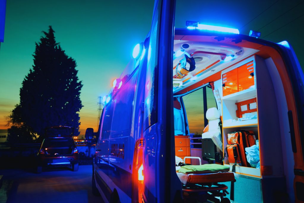 ambulancia atendiendo accidente de tránsito