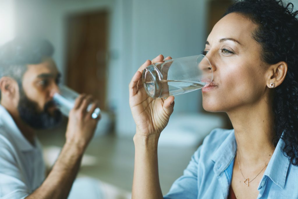 Cuánta agua tomar al día