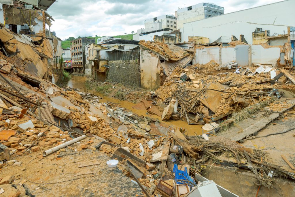 Casas devastadas por el Fenómeno de El Niño